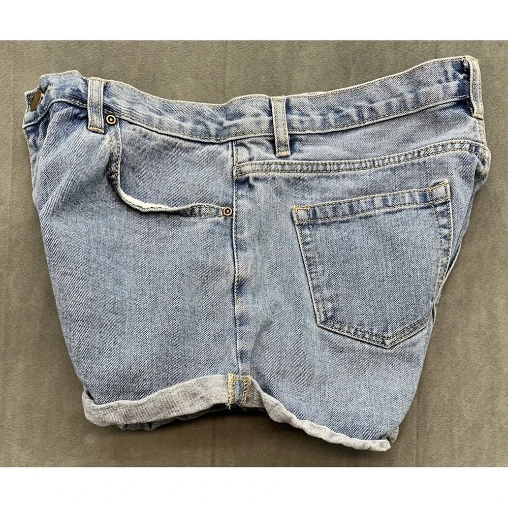 Forever 21 Denim Cuffed Jean Shorts Womens 31 Medium Wash‎ Booty Rolled Shortie